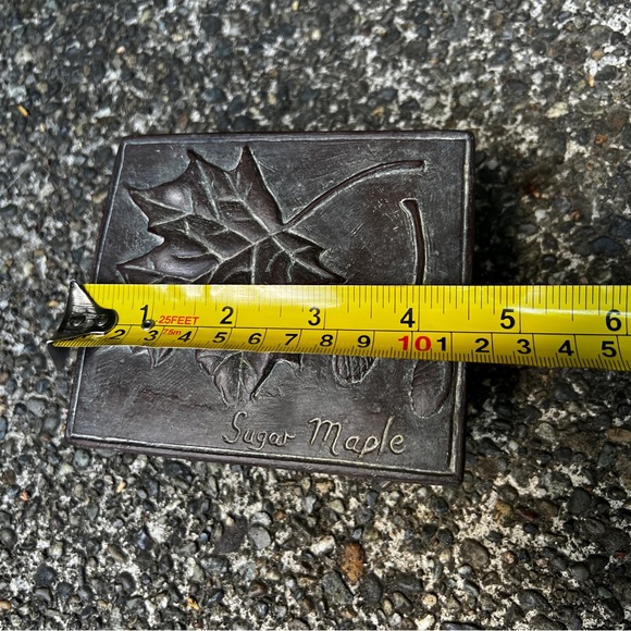 Hen Feathers Cast Resin Lidded Trinket Box Sugar Maple 4.5” - Picture 9 of 13